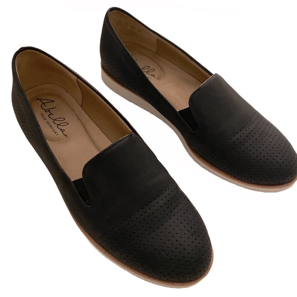 Abella shoe size 6.5 black white white sole